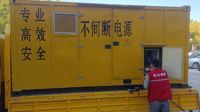 西吉柴油发电机组和UPS电源配合使用时，如何避免切换过程中的电力中断？